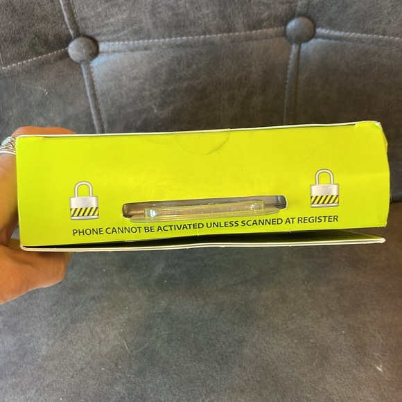 New LG Straight Talk Flip Phone 8GB Classic Model STLGL125DCPWP No Contract Data - Picture 7 of 7